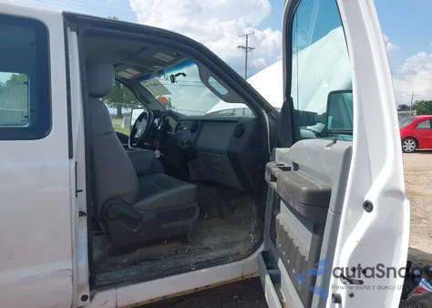 2011 Ford F-250 Xl z USA, uszkodzony, nr VIN 1FT7X2A66BEC37414